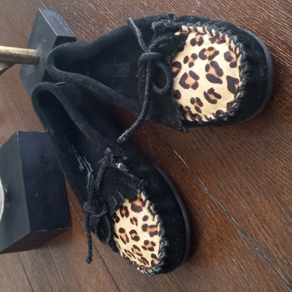 🚨B2G1 MINNETONKA Black Leather Animal Print Leopard Loafers